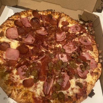 Green Lantern Pizza - 3 topping round large delivery pizza with Pepperoni, Ham and Beef. The pepperoni was sliced a little too thick for my personal preference - Pizza Near Me - Berkley, Michigan Green Lantern Pizza - 3 topping round large delivery pizza with Pepperoni, Ham and Beef. The pepperoni was sliced a little too thick for my personal preference - Pizza Near Me - Berkley, Michigan