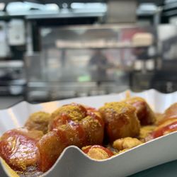 de Fries Express - Eine leckere Currywurst bei "de Fries - express" in Volksdorf geht immer