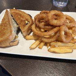 W Restaurant - Patty melt fell a bit short of expectation, but the onion rings were tasty!