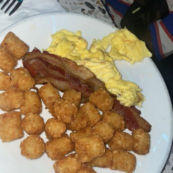 Ellen's Stardust Diner - Tater Tots eggs bacon - Diners Near Me - New York, New York Ellen's Stardust Diner - Tater Tots eggs bacon - Diners Near Me - New York, New York