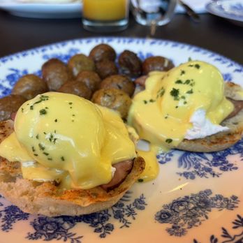 Sunday's Best - Eggs Benedict & house potatoes - Breakfast & Brunch Near Me - Sandy, Utah