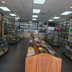 Bahama Mama Smoke Shop - Inside