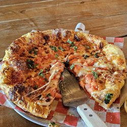 Cousin Basils Restaurant & Bar - Chicken Margherita pizza