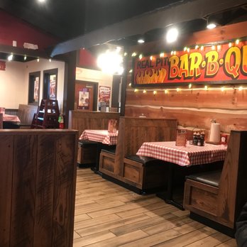 Famous Dave's Bar-B-Que - Dining room remodeled - Barbeque Near Me - Addison, Illinois