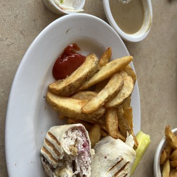 Metro 7 Diner - Gobbler Wrap - Diners Near Me - Latham, New York