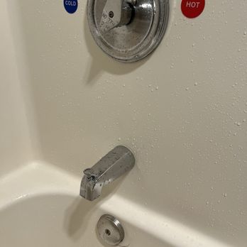 Holiday Inn The Lodge at Big Bear Lake - Cracked, cheap shower enclosure under shower head with most nozzles not functioning. - Big Bear, CA