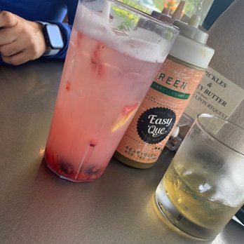 Easy ‘Que - Berries lemonade. - Barbeque Near Me - Kailua, Hawaii