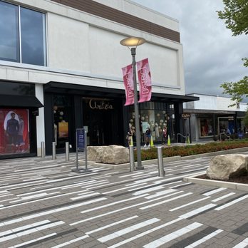 Aesop - Storefront - Cosmetics & Beauty Supply Near Me - Oak Brook, Illinois