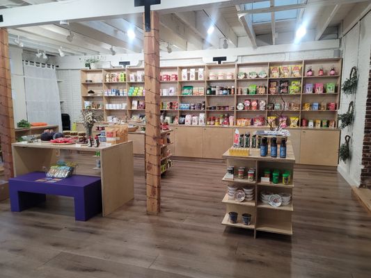 Winnie Superette by null