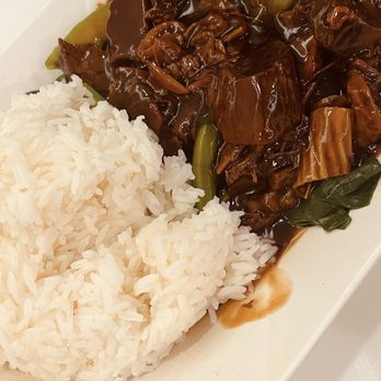 Chi Cafe - This was supposed to be Mongolian beef. But what came out was like a beef and broccoli with rice. - Hong Kong Style Cafe Near Me - Chicago, Illinois