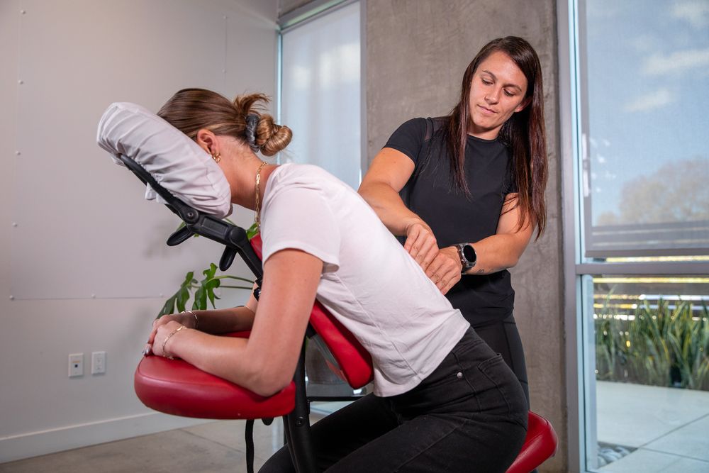 Mauka Makai Mobile Massage Logo