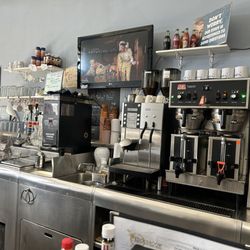 Edgebrook Coffee Shop - Counter views - love the Bunn coffee machine