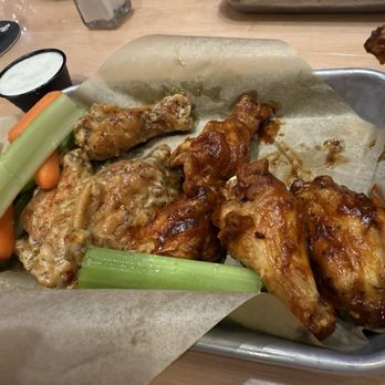 Buffalo Wild Wings - Sports Bars Near Me - Aurora, Ohio Buffalo Wild Wings - Sports Bars Near Me - Aurora, Ohio