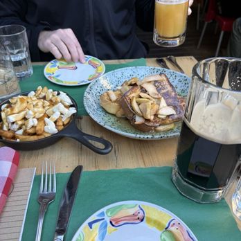 La Bûche - brunch and beer - Canadian (New) Near Me - Quebec City, Quebec