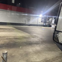 I-95 Fuel Stop - They are not 24hr open. I pulled in at 4:30 am to get diesel no one is here