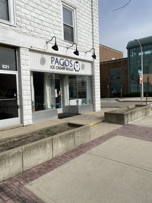 Pagos Ice Cream Rolls and Drinks