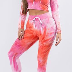 Centerfold Couture - Ladies lounge wear and yoga sets. Ultra stretchy & stylish tie dye designs. Athletic wear, gym clothes & tops for women.