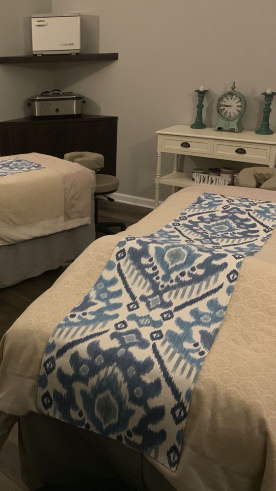 Daly Massage Studio Logo