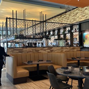 Chroma Modern Bar + Kitchen - New American Near Me - Orlando, Florida
