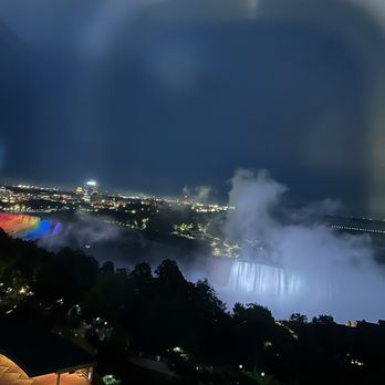 Oakes Hotel - Hotels Near Me - Niagara Falls, Ontario Oakes Hotel - Hotels Near Me - Niagara Falls, Ontario
