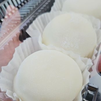 Ling's Cakery - Strawberry Mochi 草莓雪媚娘（3) - Desserts Near Me - Oklahoma City, Oklahoma