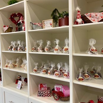 The Caramel Tree - Caramel apples - lots of flavors! - Chocolatiers & Shops Near Me - Idaho Falls, Idaho