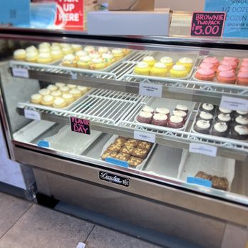 Cafe Du Cupcake - Cupcakes in the case - Cupcakes Near Me - Mobile, Alabama Cafe Du Cupcake - Cupcakes in the case - Cupcakes Near Me - Mobile, Alabama