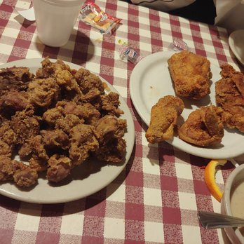 Stroud's Restaurant & Bar - Fried chicken, livers and gizzards. - American Near Me - Wichita, Kansas Stroud's Restaurant & Bar - Fried chicken, livers and gizzards. - American Near Me - Wichita, Kansas