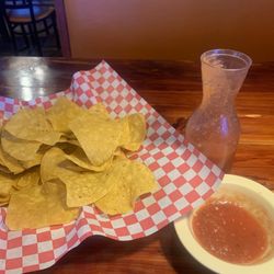 Los Arcos Mexican Store - Complimentary chips and salsa