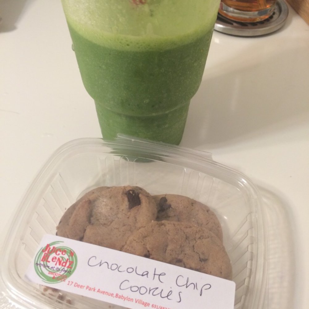 Dr. Detox (with almond milk) and cookies! Dr. Detox (with almond milk) and cookies!