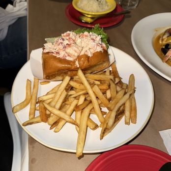 Summer Shack- Cambridge - Lobster Roll - Seafood Near Me - Cambridge, Massachusetts Summer Shack- Cambridge - Lobster Roll - Seafood Near Me - Cambridge, Massachusetts