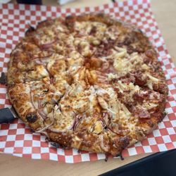 University Ave Pizzeria - Half Bbq chicken & half Hawaiin