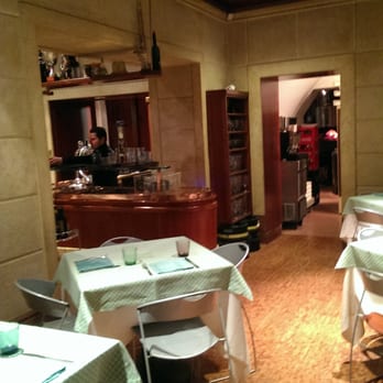 Pizzeria Gallery - Il locale è un misto di eleganza e casereccio - Pizza Near Me - Nola, NA Pizzeria Gallery - Il locale è un misto di eleganza e casereccio - Pizza Near Me - Nola, NA