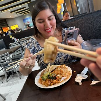 Grand China Buffet - Excellent service and the best food experience that you can try here at the valley - Chinese Near Me - Pharr, Texas