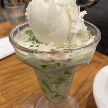 Max's Restaurant - Glendale - Buko Pandan - Filipino Near Me - Glendale, California