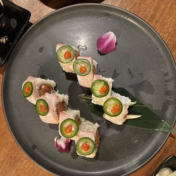 DAI Sushi - i forgot which roll this is, and spicy edamame in the corner - Japanese Near Me - Westminster, California DAI Sushi - i forgot which roll this is, and spicy edamame in the corner - Japanese Near Me - Westminster, California