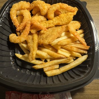 Ruby Tuesday - Catfish and shrimp - American Near Me - Athens, Tennessee Ruby Tuesday - Catfish and shrimp - American Near Me - Athens, Tennessee