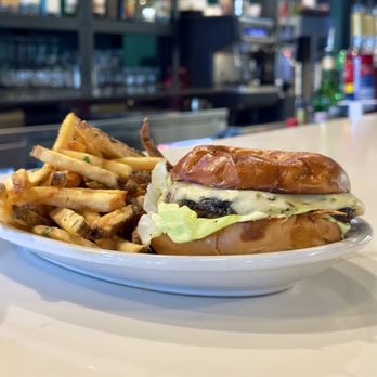 FoodSmith Bistro Pub - Gastropubs Near Me - West Saint Paul, Minnesota