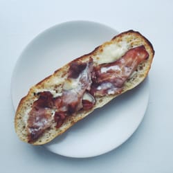La Tradizionale - 82 - Saporita med scamorza, speck og trøffelcreme