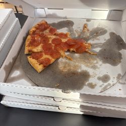 DiPisa's Pizza - Pepperoni pizza