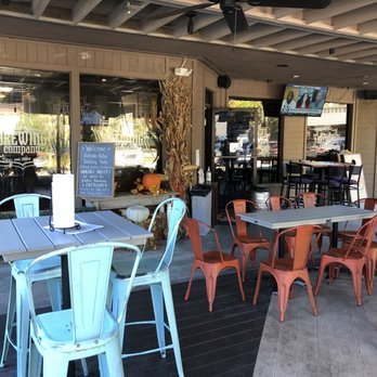 Hilton Head Brewing - Outdoor patio dining - Breweries Near Me - Hilton Head Island, South Carolina Hilton Head Brewing - Outdoor patio dining - Breweries Near Me - Hilton Head Island, South Carolina