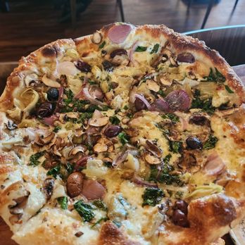 Annesso Pizzeria - Verdi pizza added olives - Italian Near Me - Fresno, California Annesso Pizzeria - Verdi pizza added olives - Italian Near Me - Fresno, California