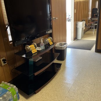 Ontario Hyundai - Trailer waiting area. - Auto Repair Near Me - Ontario, California Ontario Hyundai - Trailer waiting area. - Auto Repair Near Me - Ontario, California