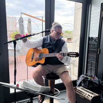 Loch Bar - Live music performer - Seafood Near Me - Baltimore, Maryland