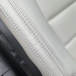 Less than one month of use, stain transfer from clothing. Less than one month of use, stain transfer from clothing.