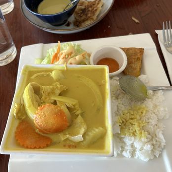 Charm Thai Eatery - Yellow Curry with chicken - Thai Near Me - San Mateo, California Charm Thai Eatery - Yellow Curry with chicken - Thai Near Me - San Mateo, California