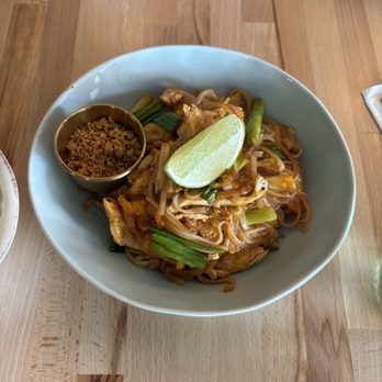 Udee Thai - Chicken pad Thai (lunch) - Thai Near Me - Plainview, New York Udee Thai - Chicken pad Thai (lunch) - Thai Near Me - Plainview, New York