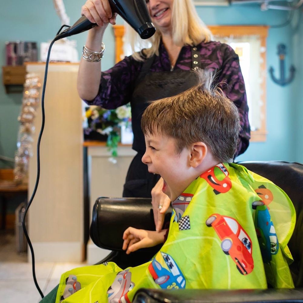 SAND LAKE CLIPPER BARBER AND BEAUTY SALON 58 Photos 18 Taborton Rd