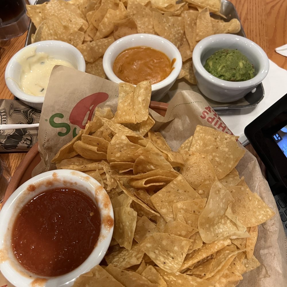 Chili's - Dip Trio and Chips & Salsa - American Near Me - Dallas, Texas Chili's - Dip Trio and Chips & Salsa - American Near Me - Dallas, Texas
