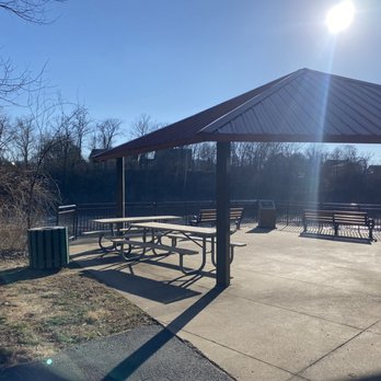 Minnie Ha Ha Park - Pavilion overlooking the river - Hiking Near Me - Fenton, Missouri Minnie Ha Ha Park - Pavilion overlooking the river - Hiking Near Me - Fenton, Missouri